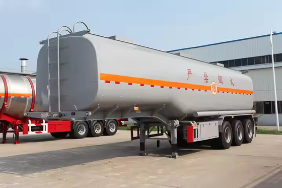 Tàu chở nhiên liệu dầu Sinotruk Xe chở nhiên liệu 8*4 35000l Xe chở nhiên liệu
